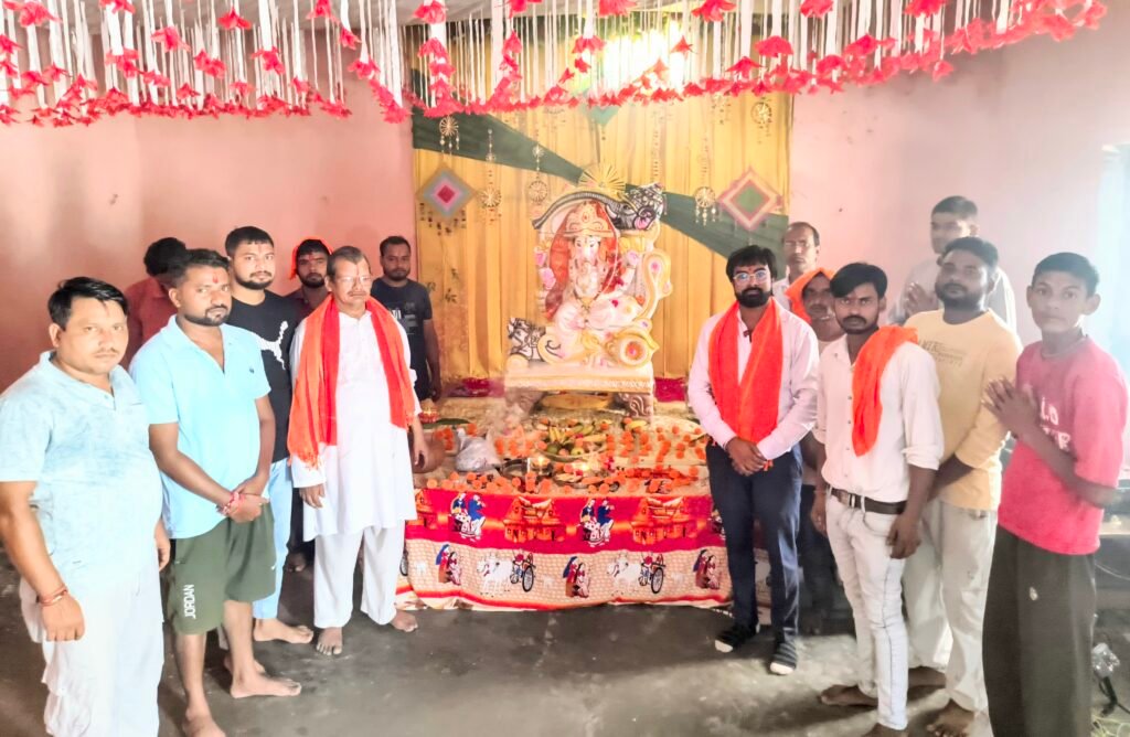 कांठ में सैनी धर्मशाला में 11 दिवसीय गणेश महोत्सव का शुभारंभ, यज्ञ में दी आहुतियां 1 कांठ में सैनी धर्मशाला में 11 दिवसीय गणेश महोत्सव का शुभारंभ, यज्ञ में दी आहुतियां - MORADABAD, उत्तर प्रदेश