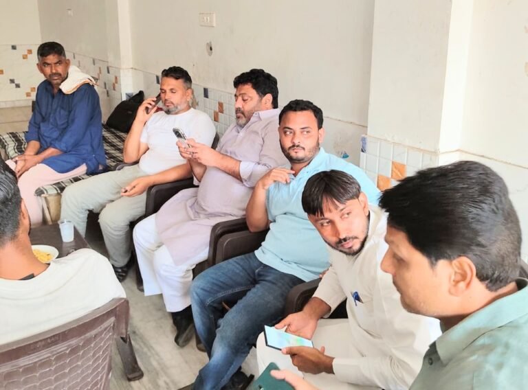 कांठ में विधायक ने सुनी लोगों की जनसमस्याएं, अधिकारियों से निस्तारण के निर्देश
