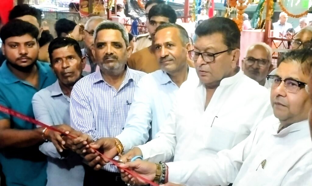 कांठ में पूर्व विधायक ने किया श्री जहारवीर नवमी मेले का शुभारंभ 1 कांठ में पूर्व विधायक ने किया श्री जहारवीर नवमी मेले का शुभारंभ - MORADABAD, उत्तर प्रदेश