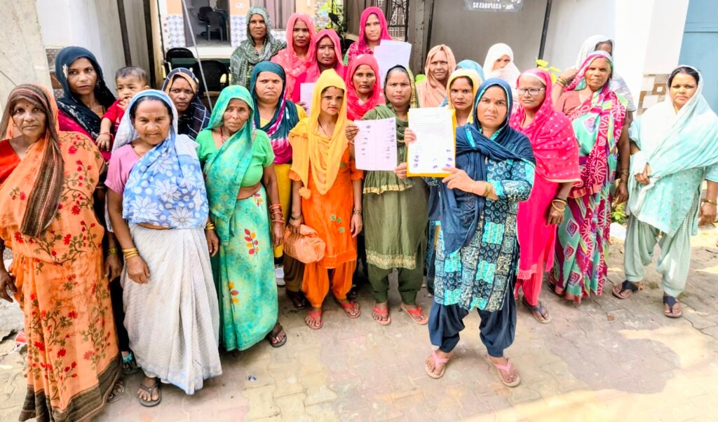 कांठ: शराब की दुकान हटवाने को महिलाओं ने उपजिलाधिकारी को सौंपा प्रार्थना-पत्र 1 कांठ: शराब की दुकान हटाने को महिलाओं ने उपजिलाधिकारी को सौंपा प्रार्थना-पत्र - MORADABAD, उत्तर प्रदेश