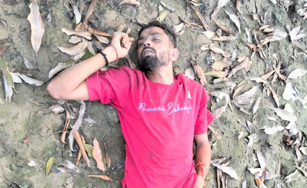 कांठ: बाग में मिला अज्ञात युवक शव, पहचान नहीं, पुलिस ने पोस्टमार्टम को भिजवाया - MORADABAD, उत्तर प्रदेश