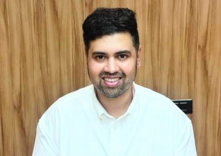 प्रशासनिक फेरबदल: मुरादाबाद के नए डीएम बने अनुनय झा, वर्तमान डीएम डॉ. राजेंद्र पेंसिया का तबादला