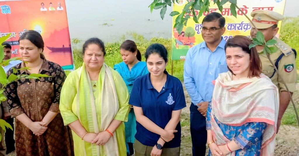 कांठ: मंडलायुक्त ने बच्चों को जैव विविधता समझने और झील संरक्षण के लिए किया प्रेरित 1 कांठ: मंडलायुक्त ने बच्चों को जैव विविधता समझने और झील संरक्षण के लिए किया प्रेरित - MORADABAD, उत्तर प्रदेश
