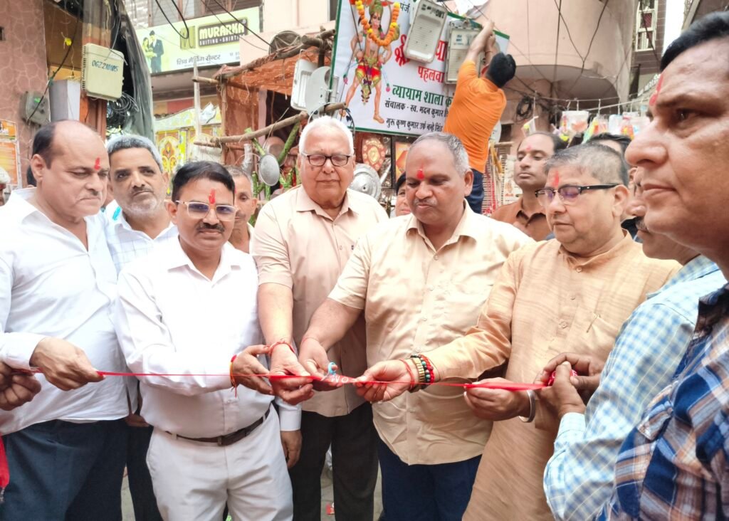 कांठ में रामलीला मंचन से पूर्व निकाली गई 117वीं श्री महावीर ध्वज शोभायात्रा 1 कांठ में रामलीला मंचन से पूर्व निकाली गई 117वीं श्री महावीर ध्वज शोभायात्रा - MORADABAD, उत्तर प्रदेश