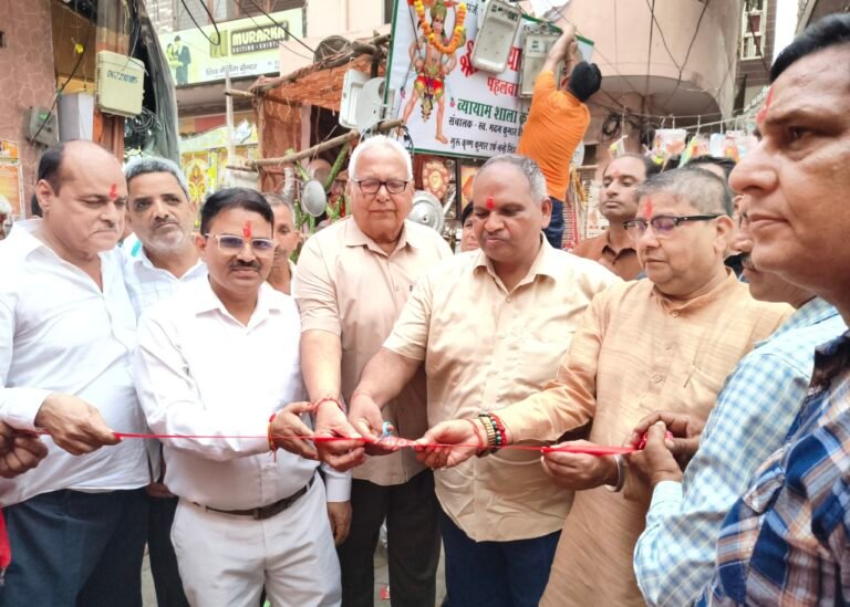 कांठ में रामलीला मंचन से पूर्व निकाली गई 117वीं श्री महावीर ध्वज शोभायात्रा