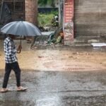 कांठ में लगातार बारिश से जनजीवन प्रभावित, बाजारों में पसरा सन्नाटा