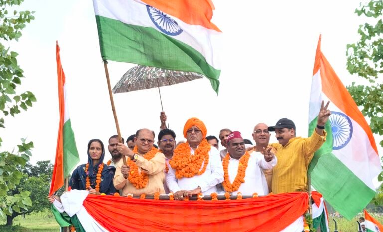 कांठ में जय जवान-जय किसान तिरंगा महायात्रा को सर्व समाज ने बनाया ऐतिहासिक महायात्रा