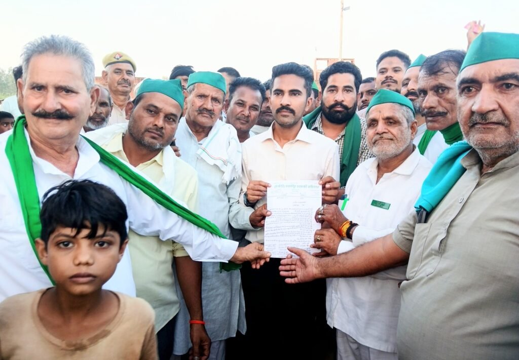 कांठ में किसानों की समस्याओं को लेकर भाकियू टिकैत ने की पंचायत 1 कांठ में किसानों की समस्याओं को लेकर भाकियू टिकैत ने की पंचायत - MORADABAD, उत्तर प्रदेश