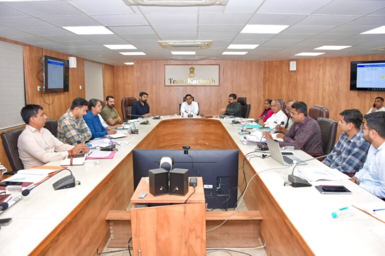 कच्छ में जिला जल एवं स्वच्छता समिति की बैठक आयोजित