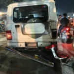 नो एंट्री की धज्जियां उड़ाते हुए डकरा बाजार में घुसा तेज रफ्तार ट्रक, बोलेरो और कार को मारी टक्कर।।