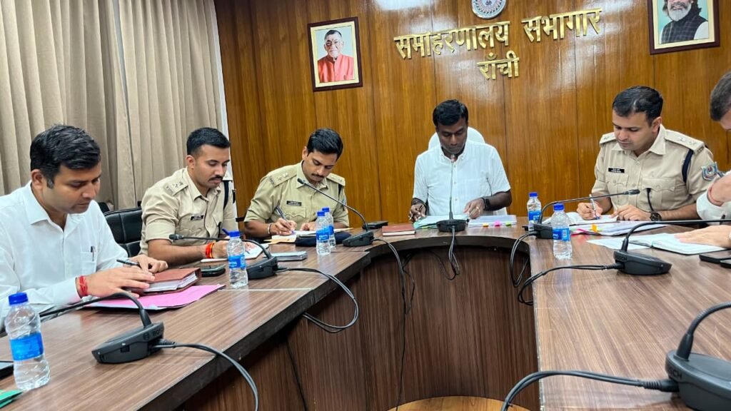 त्योहारों को लेकर जिला प्रशासन अलर्ट, पंडाल से विसर्जन तक सुरक्षा के कड़े इंतजाम।। - रांची, झारखंड