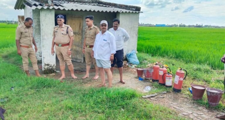 आगामी त्यौहारों को देखते हुए पुलिस ने पटाखा गोदामों की सुरक्षा व्यवस्था को लेकर निगरानी तेज की