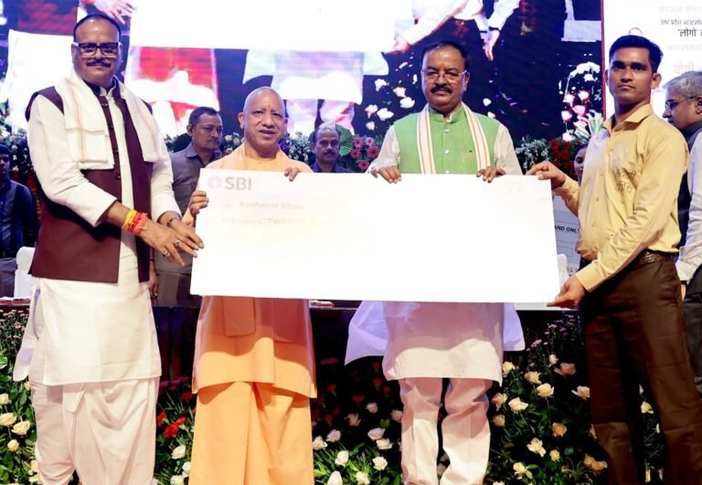 मुख्यमंत्री योगी आदित्यनाथ जी ने आज लखनऊ में उत्तर प्रदेश आउटसोर्स सेवा निगम (UPCOS) के शुभारंभ हेतु आयोजित कार्यक्रम में सम्मिलित