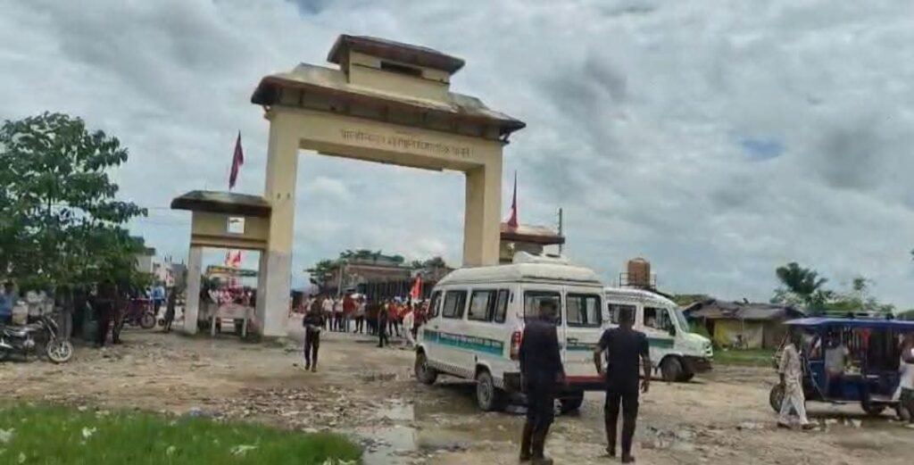 कुशीनगर में मिले चार शव ठूठीबारी सीमा पर नेपाल पुलिस को सौंपे गए, अब तक 13 शव सुपुर्द - MAHRAJGANJ, उत्तर प्रदेश