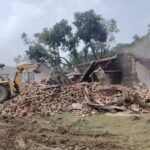 चार वर्षीय बच्ची से दुष्कर्म के आरोपी के घर पर चला प्रशासन का बुलडोजर