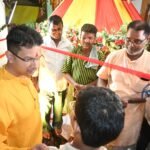 थाना ठुठीबारी परिसर स्थित शिव मंदिर के जीर्णोद्धार एवं सौन्दर्यीकरण कार्य का पुलिस अधीक्षक महराजगंज श्री शक्ति मोहन अवस्थी ने विधिवत पूजा अर्चना के साथ किया लोकार्पण