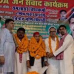 महराजगंज। समाजवादी पार्टी के राष्ट्रीय सचिव एवं पूर्व शिक्षा मंत्री राम आसरे विश्वकर्मा दो दिवसीय दौरे पर महराजगंज पहुंचे।
