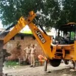 बृजमनगंज थाना क्षेत्र के खड़खोड़ा गांव स्थित प्राचीन शिव मंदिर की भूमि पर किए गए कथित अवैध कब्जे के खिलाफ सोमवार को प्रशासन ने की बड़ी कार्रवाई