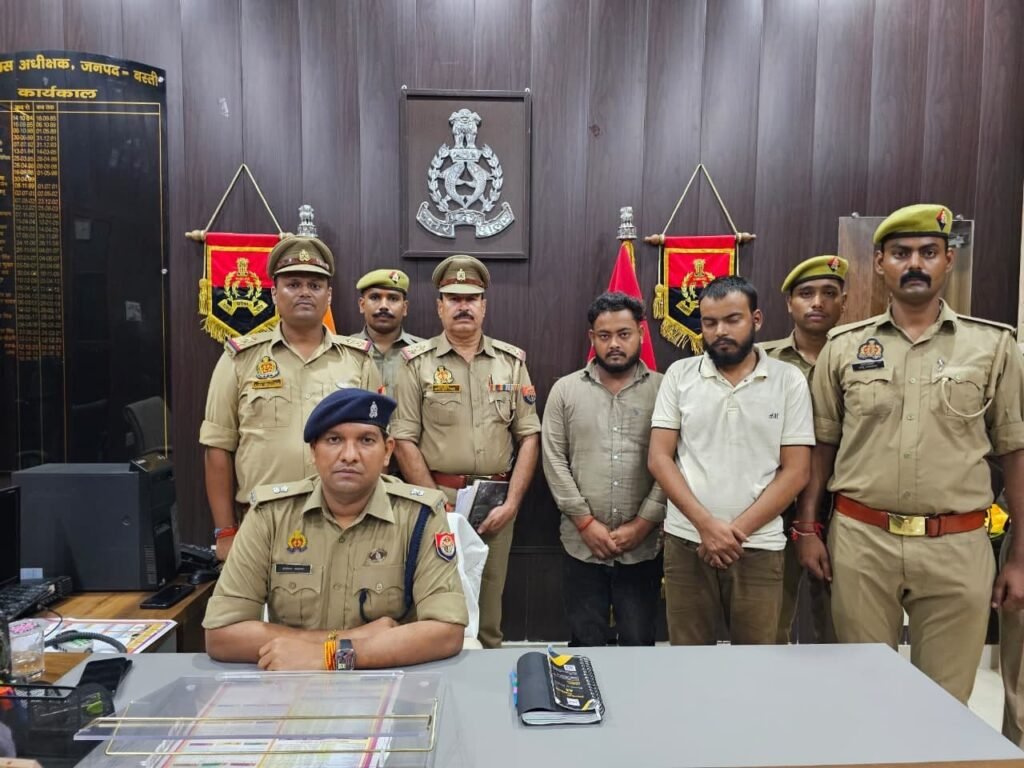फर्जी फाइनेंसर बनकर राहगीरों की गाड़ियां कब्जे में लेने वाले गिरोह का कप्तानगंज पुलिस ने किया पर्दाफाश 1 फर्जी फाइनेंसर बनकर राहगीरों की गाड़ियां कब्जे में लेने वाले गिरोह का कप्तानगंज पुलिस ने किया पर्दाफाश - MAHRAJGANJ, उत्तर प्रदेश