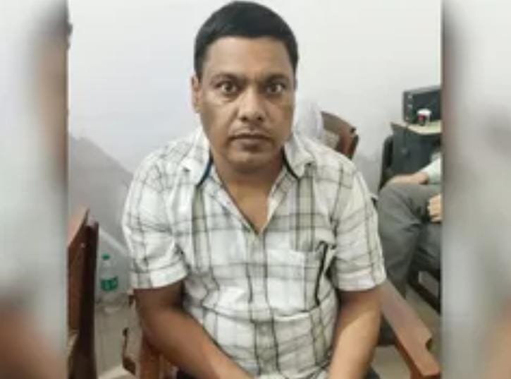 मुरादाबाद में किसान से 50 हजार की घूस लेते पकड़ा गया चकबंदी पेशकार, एंटी करप्शन टीम का बड़ा एक्शन