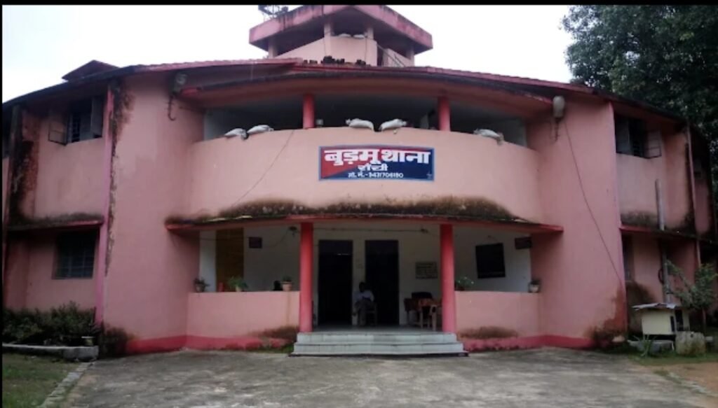 पानी पीने के बहाने घर में घुसा युवक, नाबालिग से दुष्कर्म का आरोप।। 1 पानी पीने के बहाने घर में घुसा युवक, नाबालिग से दुष्कर्म का आरोप।। - रांची, झारखंड