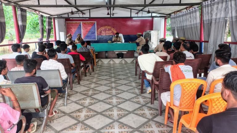आगामी त्योहारों को शांतिपूर्ण, सौहार्दपूर्ण और सुरक्षित माहौल में संपन्न कराने को लेकर रविवार को थाना नौतनवा परिसर में शांति समिति (पीस कमेटी) की बैठक हुई
