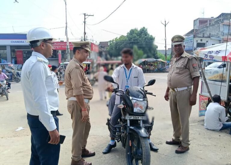 इंटर कॉलेजों के आसपास चला सघन वाहन चेकिंग – अभियान, 536 वाहन जांचे गये , 47 के चालान और 33 वाहन सीज