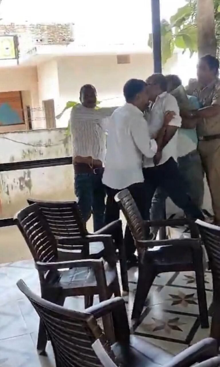 शादी के विवाद को लेकर थाने में भिड़े दो पक्ष, पुलिस ने दोनों का किया चालान