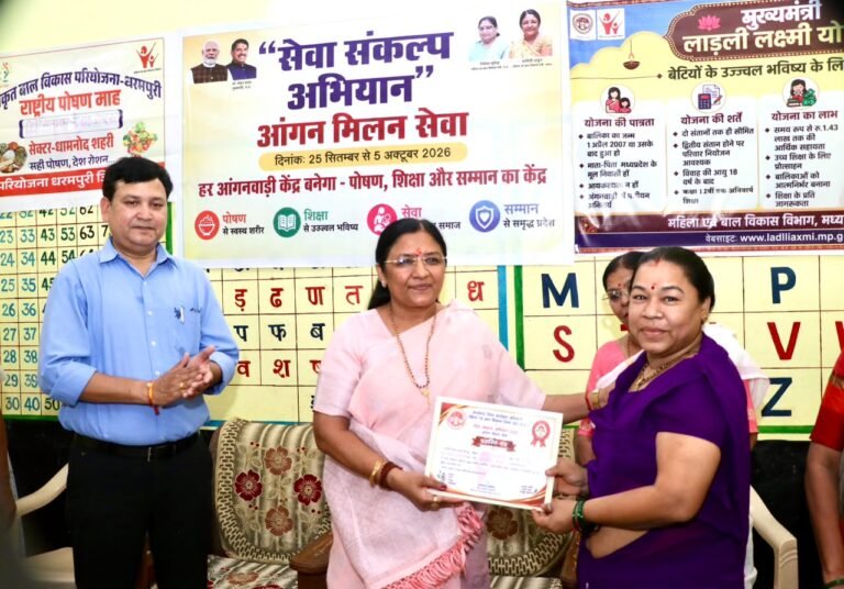आंगनवाड़ी केन्द्रों में ‘आंगन मिलन सेवा’ का शुभारंभ* *केन्द्रीय राज्य मंत्री सावित्री ठाकुर एवं विधायक नीना वर्मा ने किया शुभारंभ*