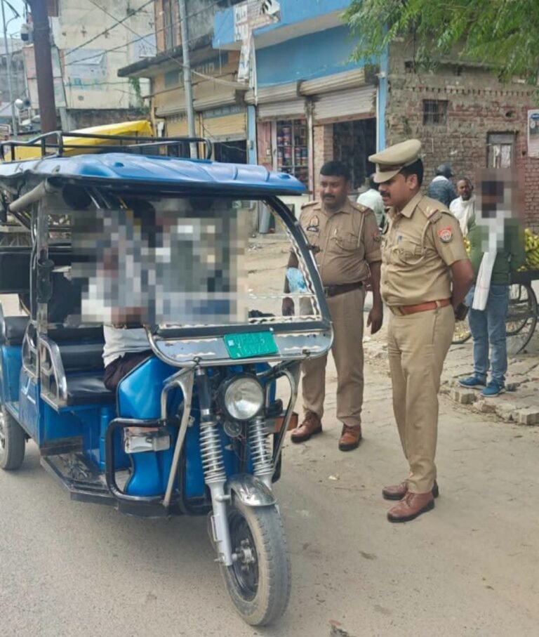 ई-रिक्शा चालकों पर महराजगंज पुलिस का शिकंजा, 91 ई-रिक्शा सीज