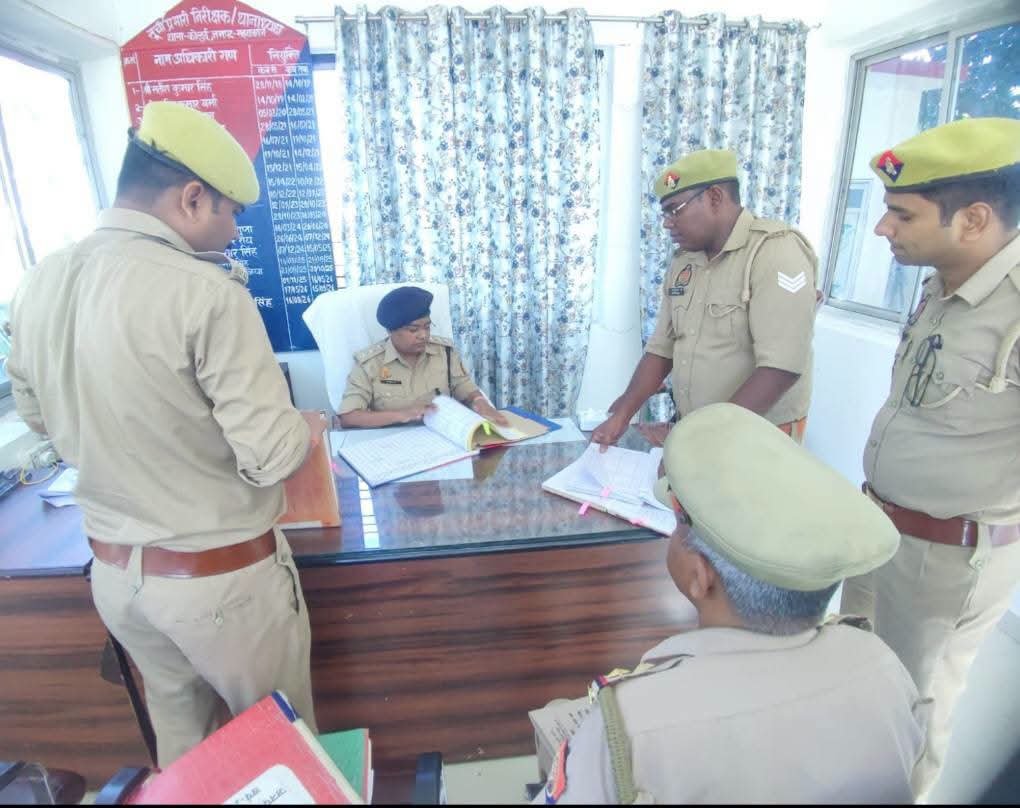अपराध नियंत्रण और कानून-व्यवस्था को मजबूत बनाए रखने के लिए क्षेत्राधिकारी फरेंदा दीपशिखा वर्मा ने बुधवार को थाना कोल्हुई का किया अर्धवार्षिक निरीक्षण - MAHRAJGANJ, उत्तर प्रदेश