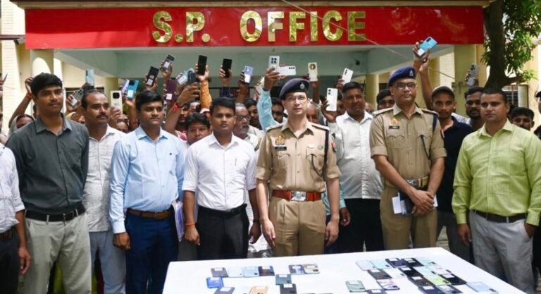 पुलिस अधीक्षक शक्ति मोहन अवस्थी के निर्देशन में सर्विलांस सेल ने CEIR पोर्टल और तकनीकी संसाधनों की मदद से गुम हुए 110 मोबाइल फोन किए बरामद