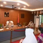 पुलिस अधीक्षक शक्ति मोहन अवस्थी ने पुलिस कार्यालय में जनसुनवाई कर फरियादियों की सुनीं समस्याएं
