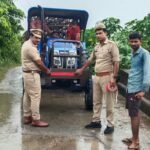 महराजगंज में ट्रैक्टर-ट्रॉलियों पर पुलिस का रिफ्लेक्टर अभियान