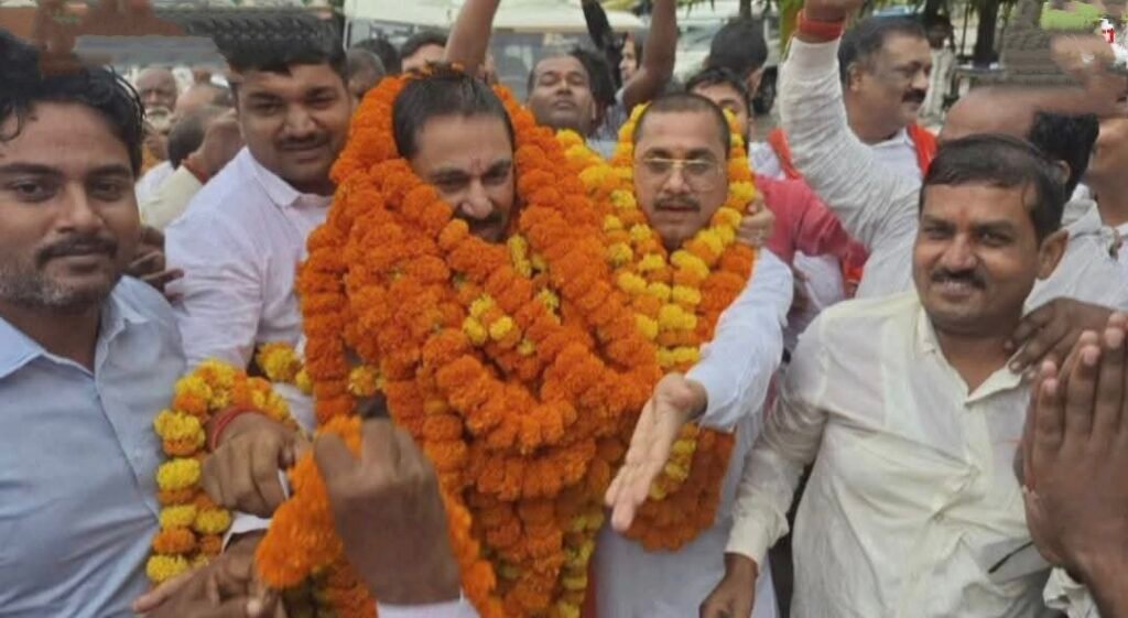 फरेंदा में गूंजा भाजपा का जोश, नवनियुक्त जिला प्रभारी नरेंद्र मणि त्रिपाठी का जगह-जगह भव्य स्वागत - MAHRAJGANJ, उत्तर प्रदेश