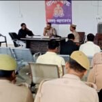 थाना समाधान दिवस के अवसर पर शनिवार को अपर पुलिस अधीक्षक महराजगंज ने थाना चौक पहुंचकर की जनसुनवाई