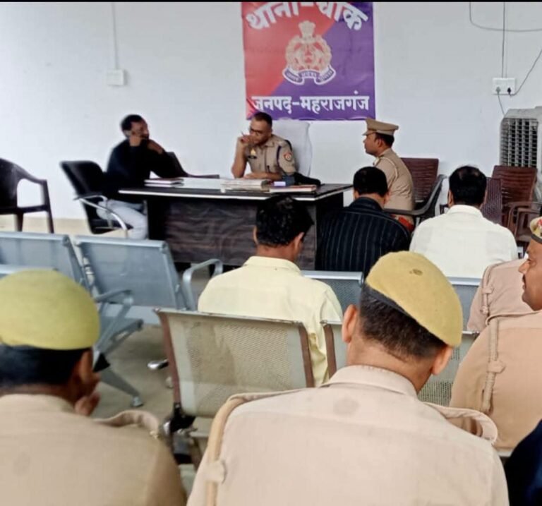 थाना समाधान दिवस के अवसर पर शनिवार को अपर पुलिस अधीक्षक महराजगंज ने थाना चौक पहुंचकर की जनसुनवाई