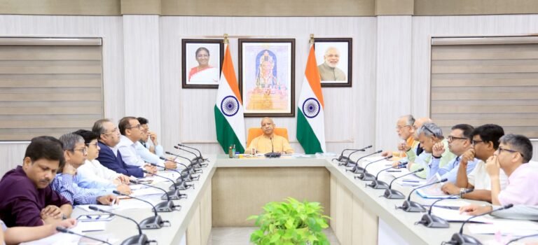 मुख्यमंत्री योगी आदित्यनाथ जी ने आज लखनऊ में वित्तीय वर्ष 2026-27 के बजट प्राविधानों, वित्तीय स्वीकृतियों एवं वास्तविक व्यय की समीक्षा की