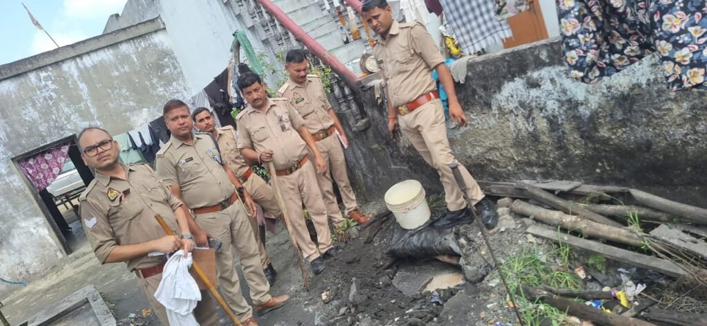 मैलानी में अवैध शराब के खिलाफ आबकारी विभाग की बड़ी कार्रवाई सुआबोझ कॉलोनी में ताबड़तोड़ छापेमारी, 450 किलो लहन नष्ट और 30 लीटर अवैध शराब बरामद 1 मैलानी में अवैध शराब के खिलाफ आबकारी विभाग की बड़ी कार्रवाई सुआबोझ कॉलोनी में ताबड़तोड़ छापेमारी, 450 किलो लहन नष्ट और 30 लीटर अवैध शराब बरामद - KHERI, उत्तर प्रदेश