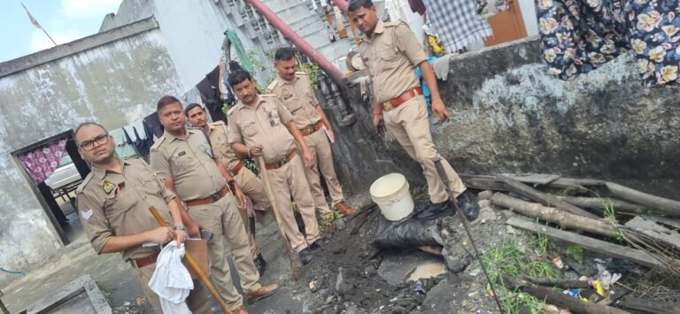 मैलानी में अवैध शराब के खिलाफ आबकारी विभाग की बड़ी कार्रवाई सुआबोझ कॉलोनी में ताबड़तोड़ छापेमारी, 450 किलो लहन नष्ट और 30 लीटर अवैध शराब बरामद