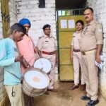 दहेज प्रताड़ना मामले में फरार कमल हसन व नसीमा बीबी के घर चस्पा हुआ इश्तेहार