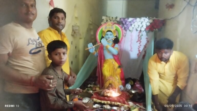 आधी रात को गूंजा—“नंद के घर आनंद भयो, जय कन्हैया लाल की”
