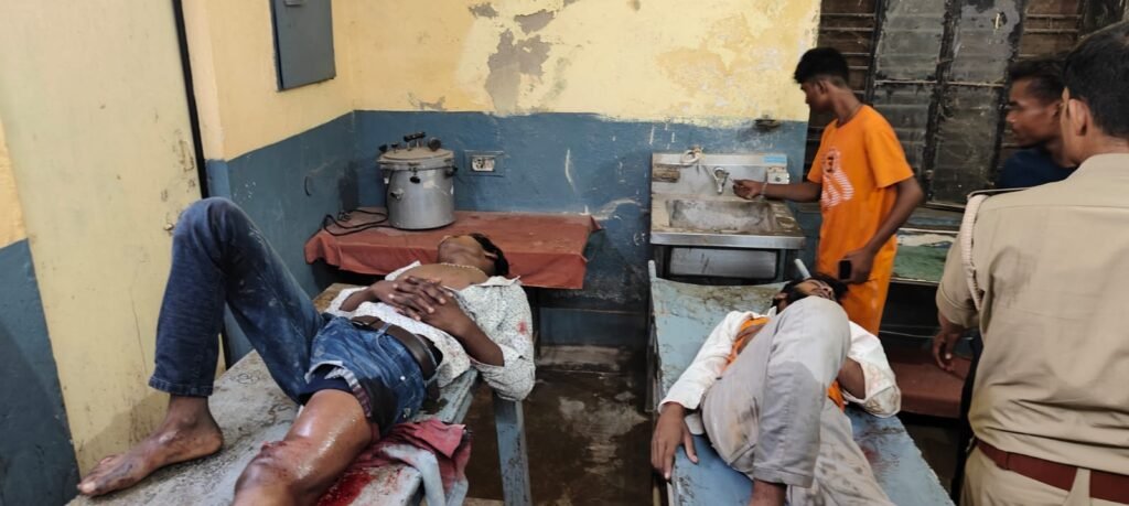 पेड़ से टकराई अनियंत्रित बाइक, दो युवक गंभीर 1 पेड़ से टकराई अनियंत्रित बाइक, दो युवक गंभीर - SONBHADRA, उत्तर प्रदेश