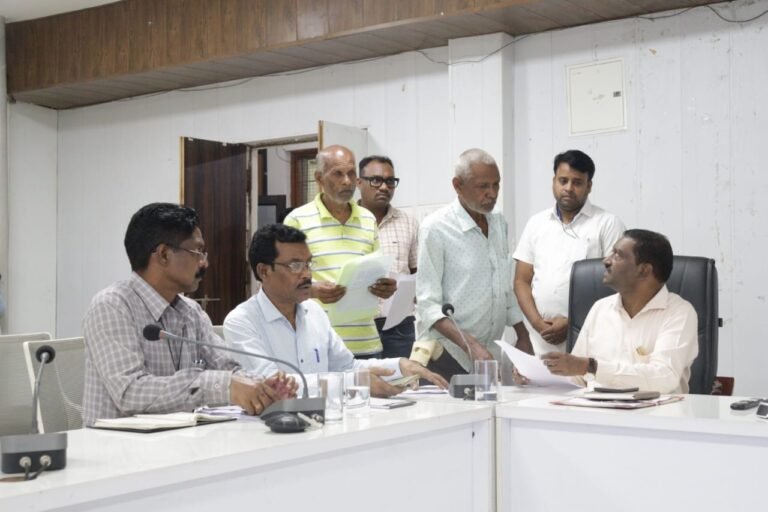 कलेक्टर के मार्गदर्शन में अपर कलेक्टर ने जनदर्शन में सुनी आमजनों की समस्याएं