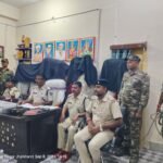 नगर उंटारी में अवैध जुआ अड्डे पर पुलिस की बड़ी कार्रवाई, 8 गिरफ्तार
