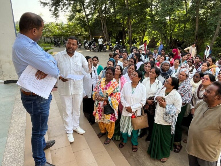 सामुदायिक स्वास्थ केंद्र जुन्नारदेव मे कर्मचारियों ने BMO को सौपा ज्ञापन
