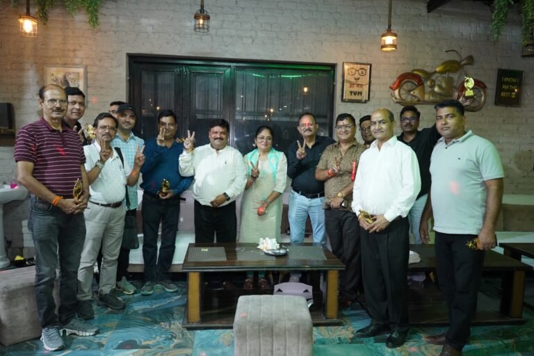होटल फॉर्च्यून गंगा में हुआ ‘स्वर गंगा कराओके परिवार’ का भव्य शुभारंभ