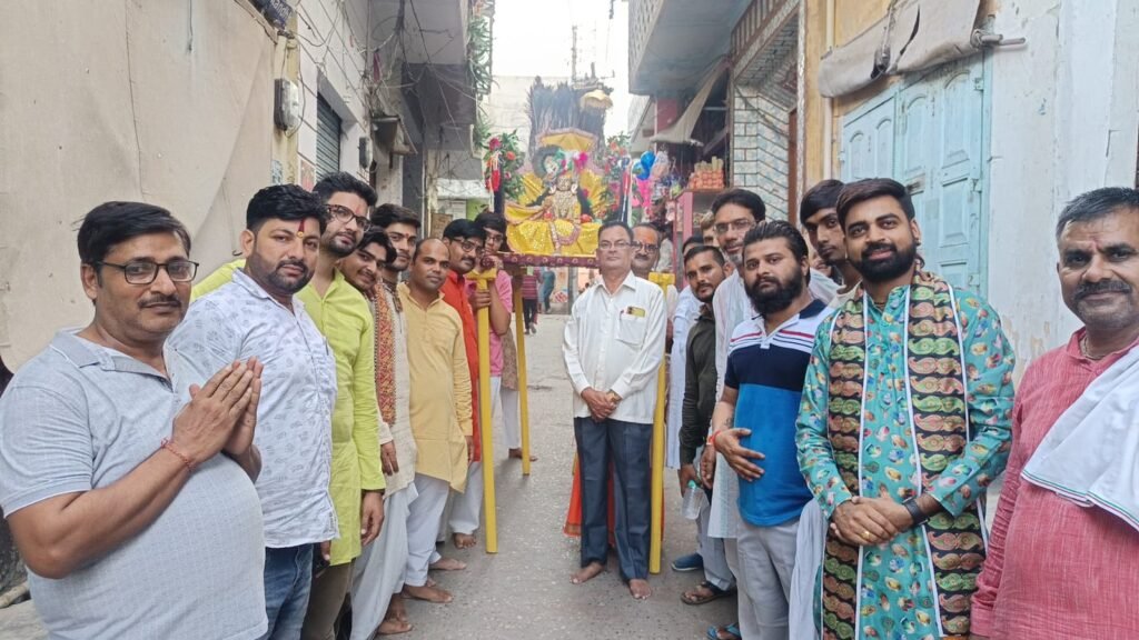 *श्रीकृष्ण छठी पर धूमधाम से निकाली गई भव्य पालकी यात्रा, जयकारों से गुंजायमान हुआ नगर* 1 *श्रीकृष्ण छठी पर धूमधाम से निकाली गई भव्य पालकी यात्रा, जयकारों से गुंजायमान हुआ नगर* - SHAMLI, उत्तर प्रदेश