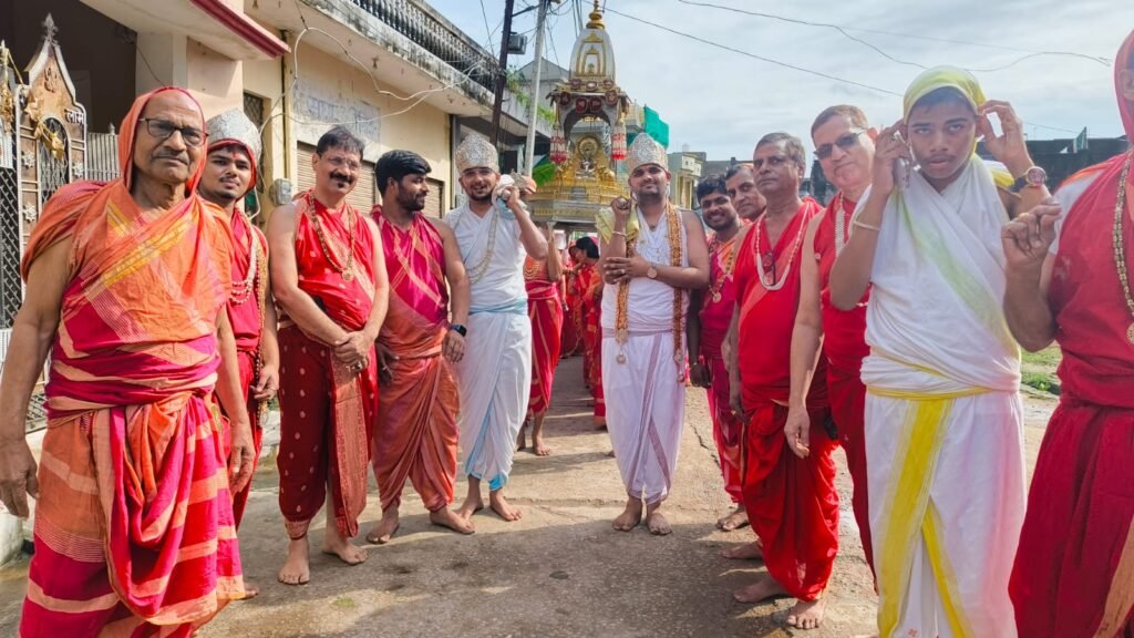 बरुआसागर में धूमधाम से निकाली जैन श्रद्धालुओं ने भगवान की विमानयात्रा 1 बरुआसागर में धूमधाम से निकाली जैन श्रद्धालुओं ने भगवान की विमानयात्रा - JHANSI, उत्तर प्रदेश
