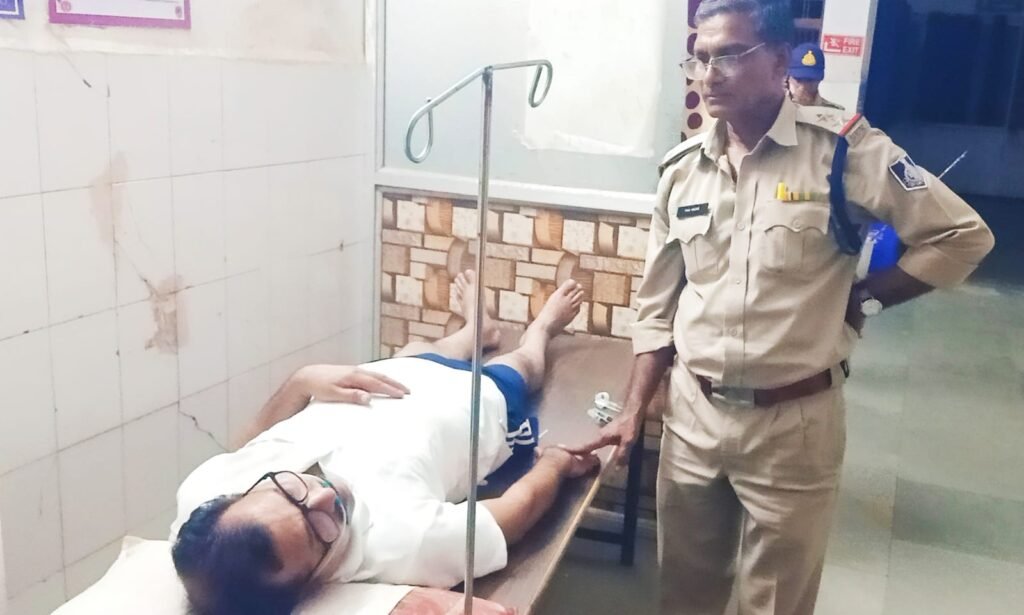 *सीपीआर देकर पुलिसकर्मी ने बचाई मतदान ड्यूटी में तैनात पीठासीन अधिकारी की जान - झाबुआ, मध्य प्रदेश